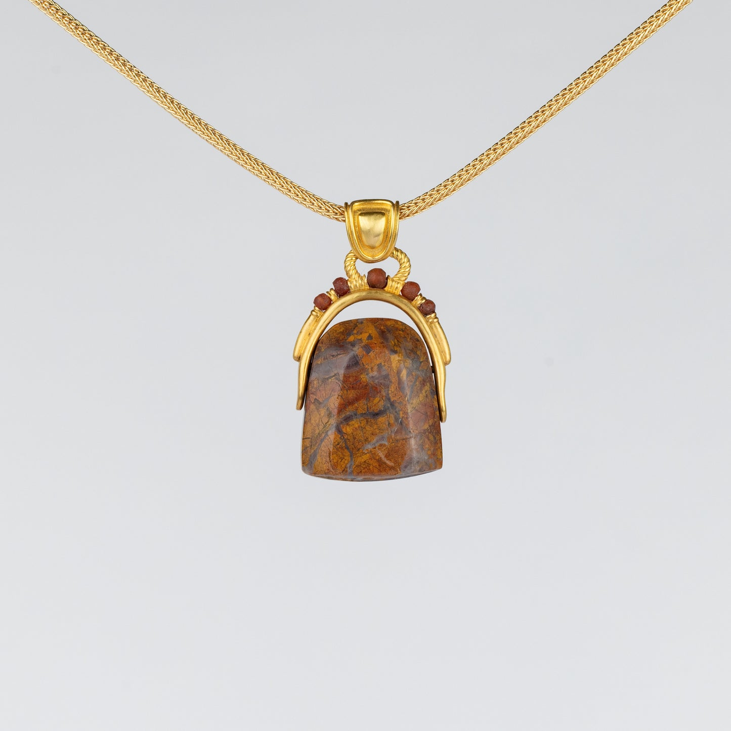 18K Gold Neo-Babylonian Tower Seal Pendant