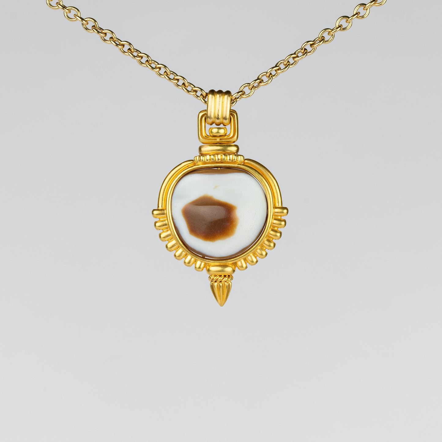 18K Gold Grooved Banded Eye Agate Pendant
