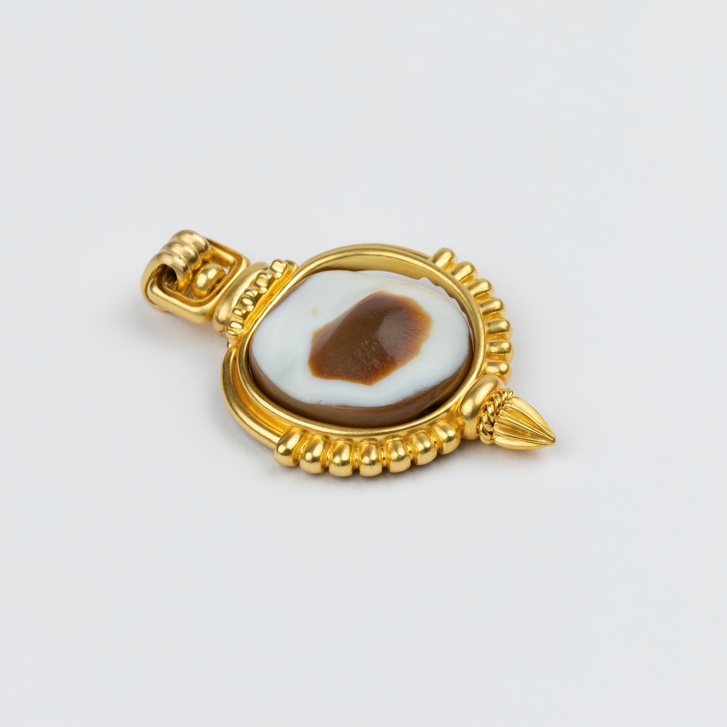 18K Gold Grooved Banded Eye Agate Pendant