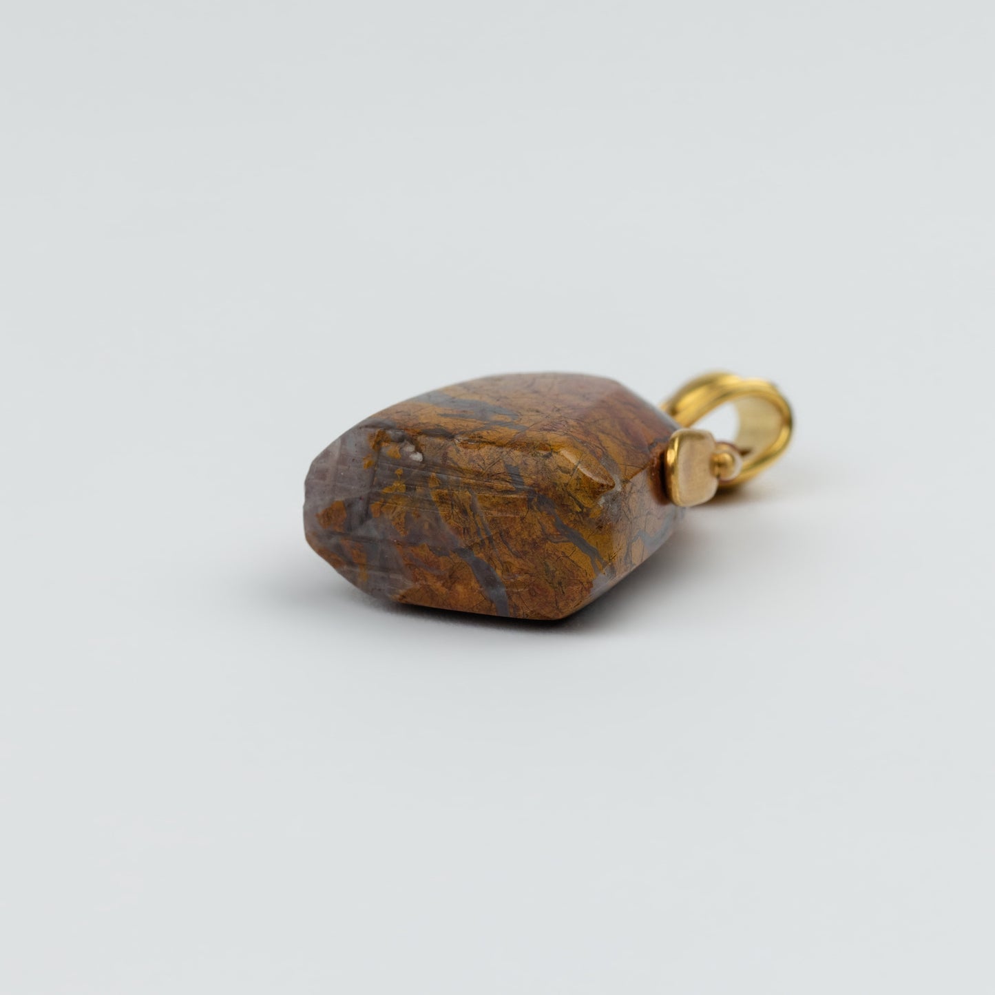 18K Gold Neo-Babylonian Tower Seal Pendant
