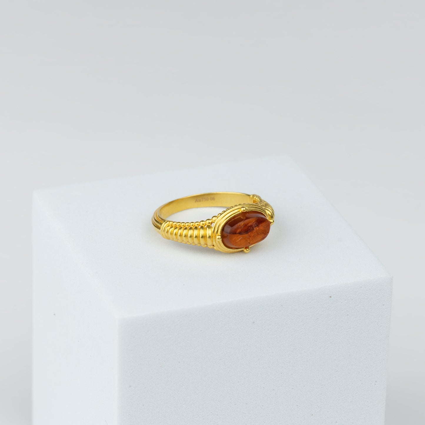 18K Gold Classical Ribbed Intaglio Ring