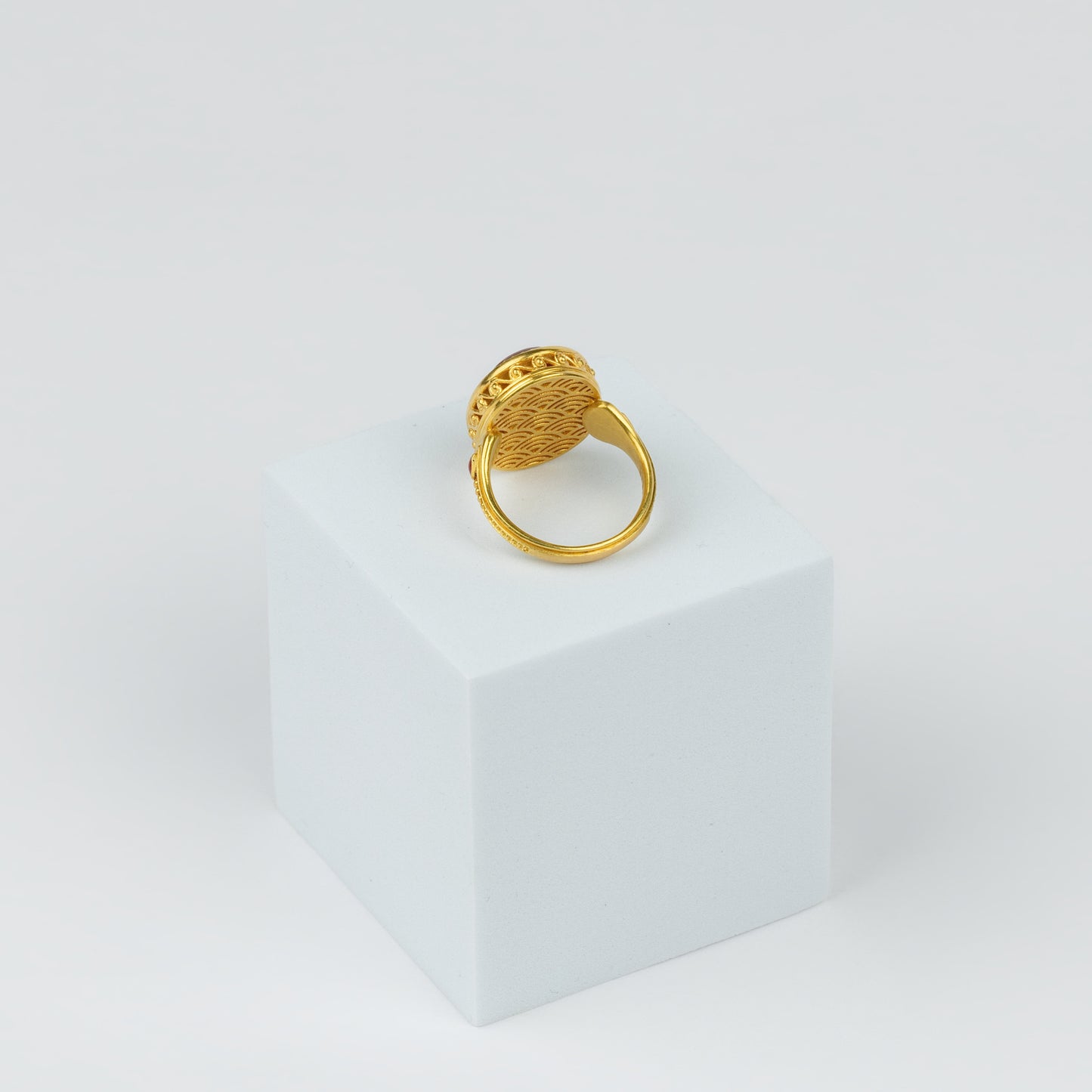 18K Gold Roman-Style Carnelian Intaglio Ring