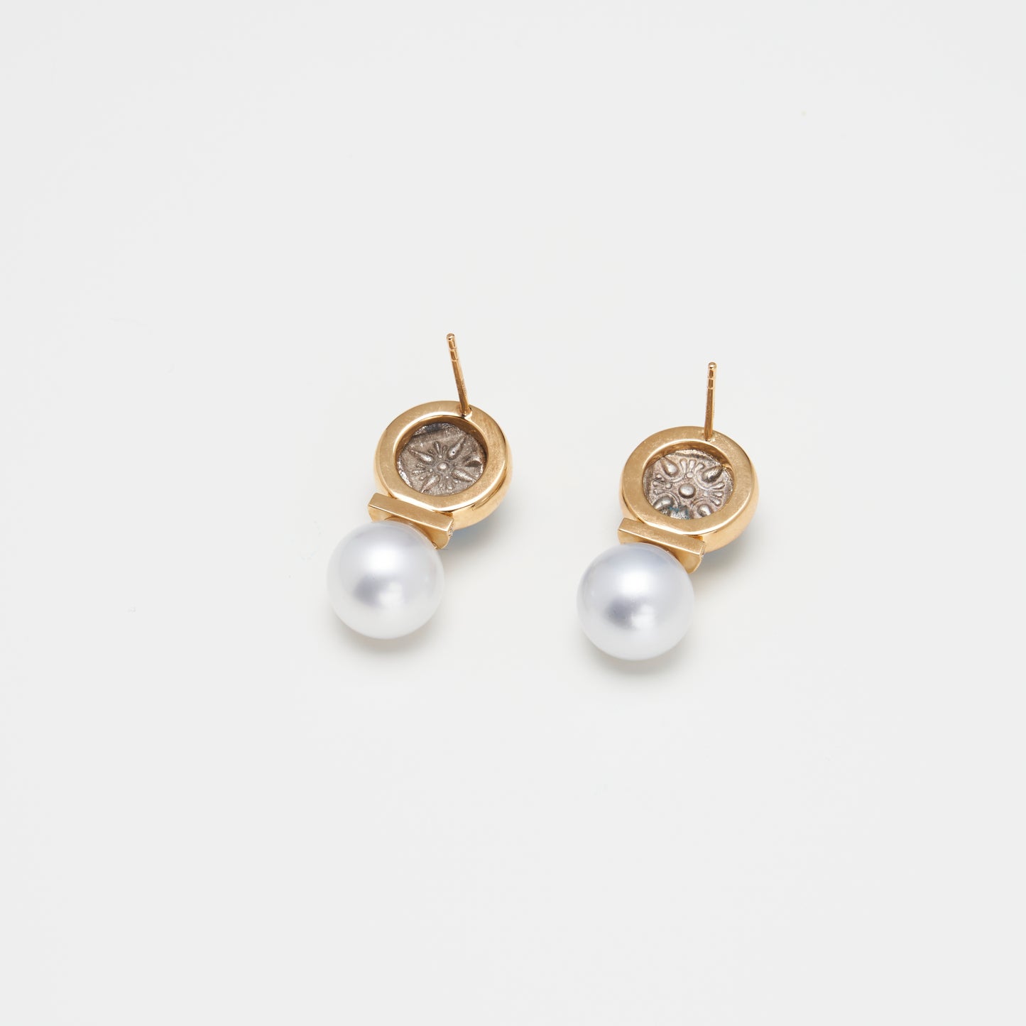 18K Gold Pearl Coin Earring